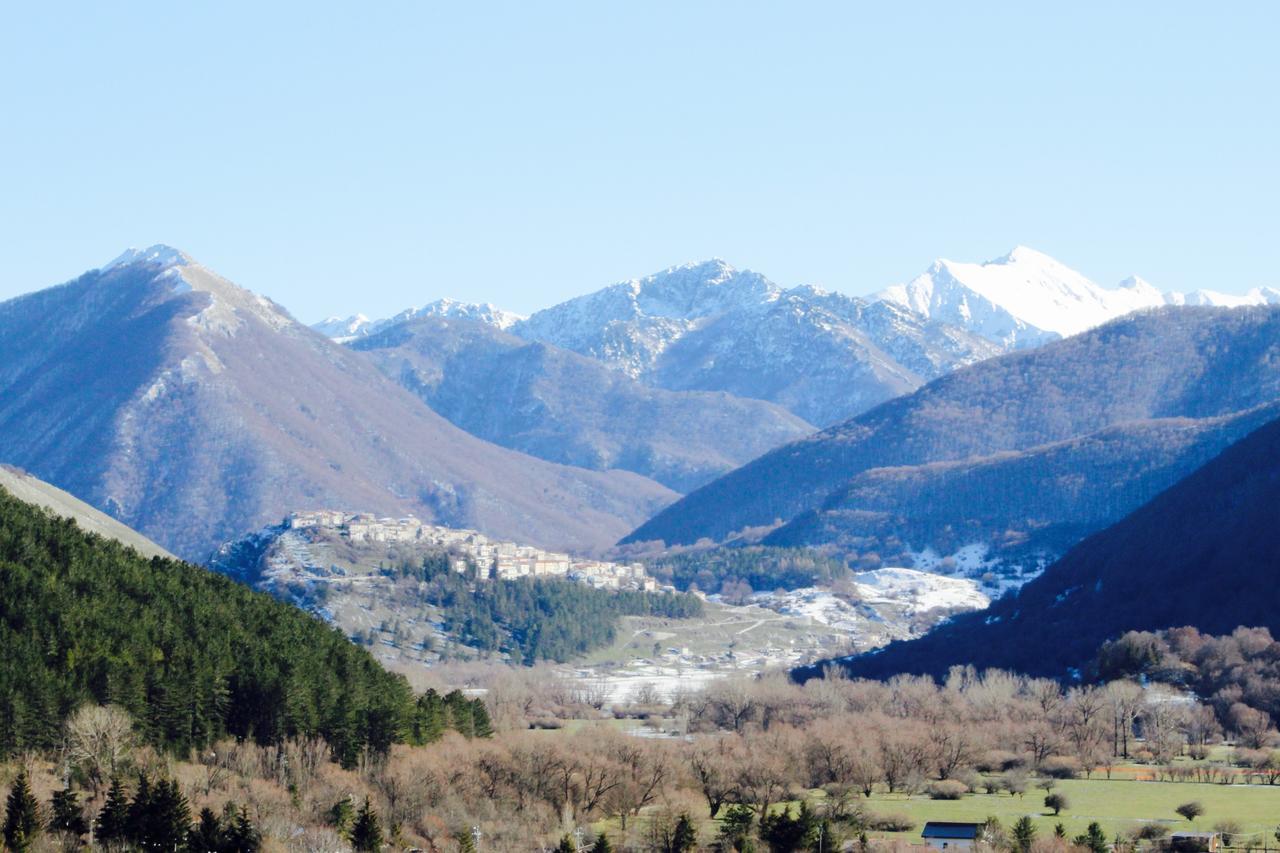 Hotel Orso Bianco Pescasseroli Bagian luar foto