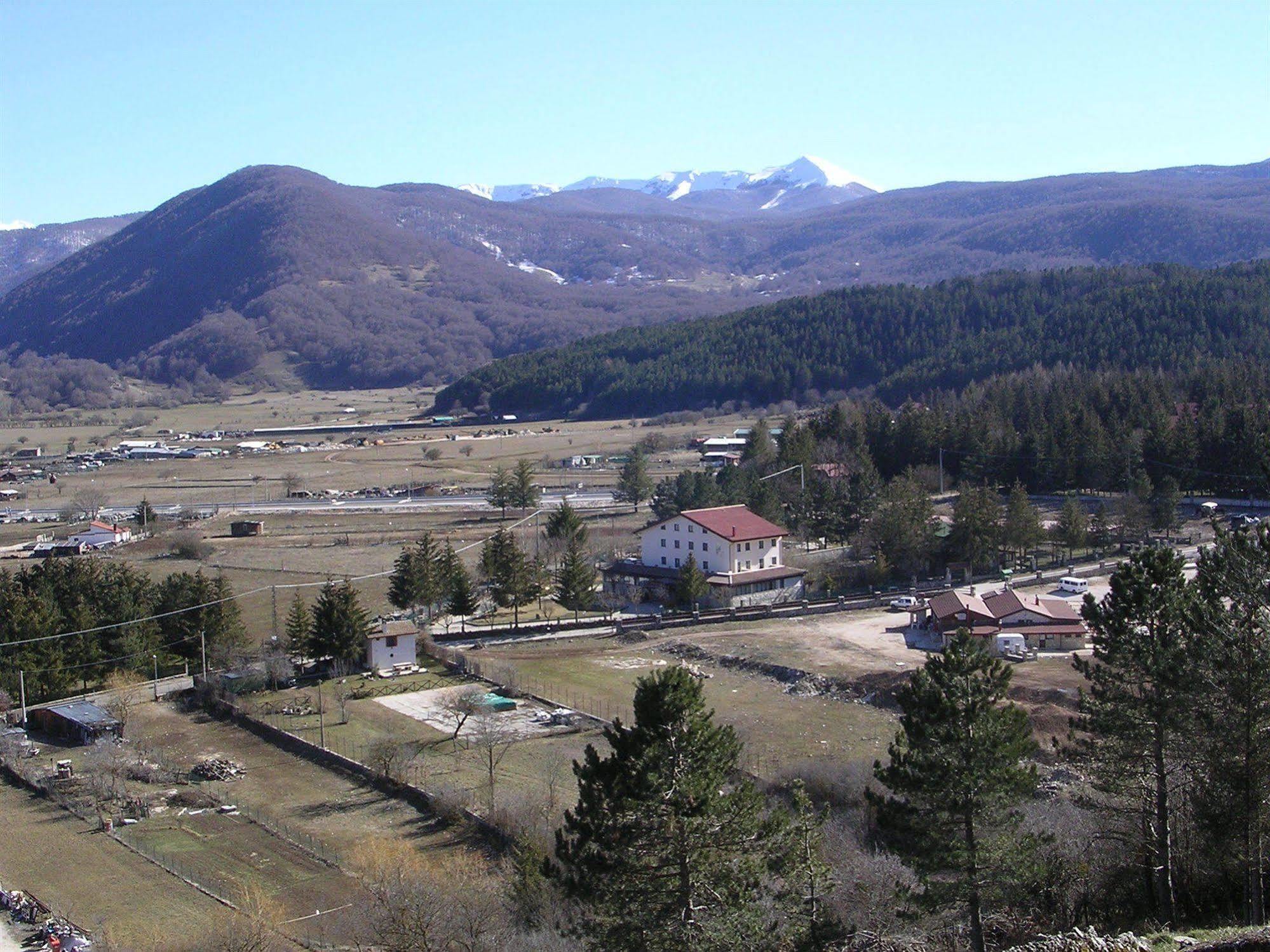 Hotel Orso Bianco Pescasseroli Bagian luar foto